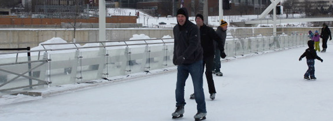 Family Skating in DSM