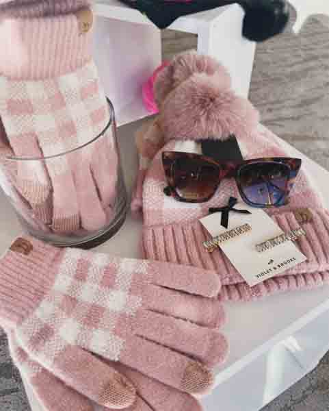 Cozy items at Leona Ruby Cozy items at Leona Ruby