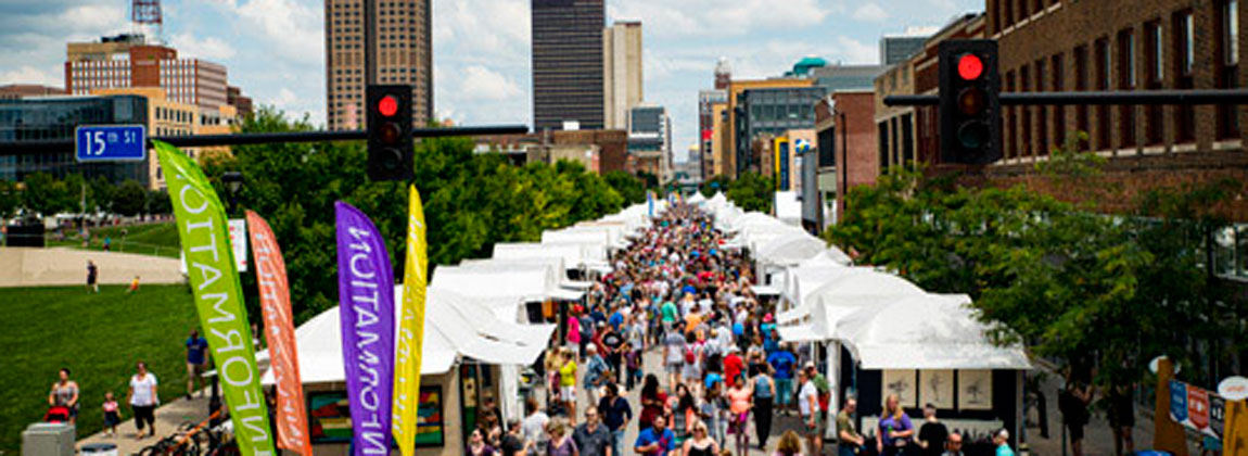 crowd at the Des Moines Arts Festival