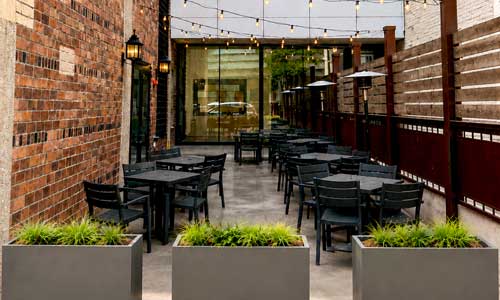 Bubba Bubba patio