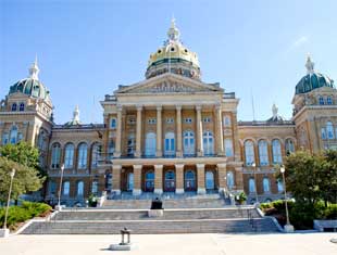 exterior of the Iowa State Capitol
