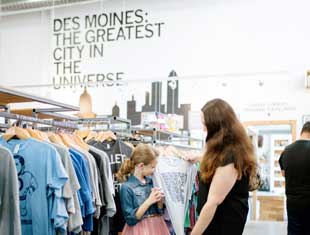 two shoppers in Raygun