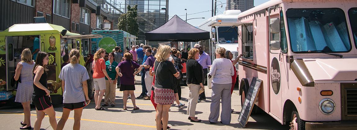 Summer in DSM USA Farmers Market Out to Lunch 