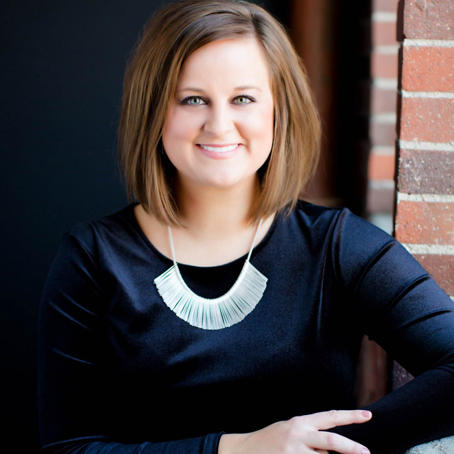 Nola Aigner Davis Headshot
