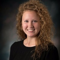 Ali Krogman Headshot