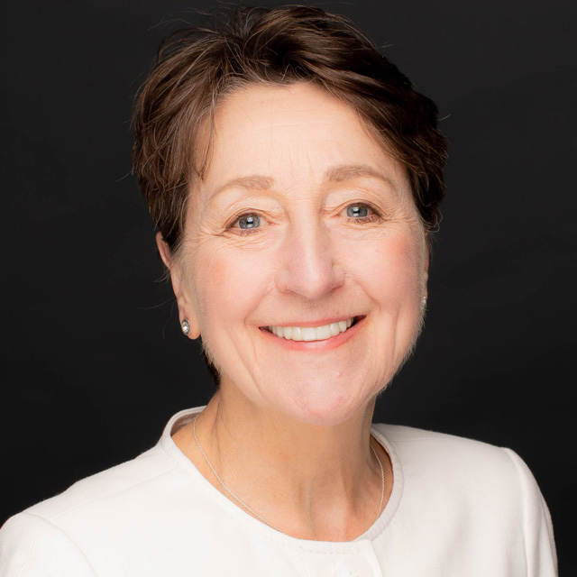 Paula Dierenfeld Headshot