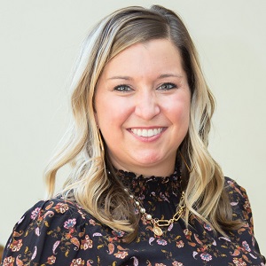 Amanda Ripperger Headshot