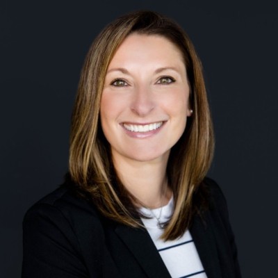 Sarah Hoodjer Headshot