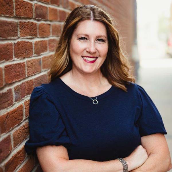 Tami Schlamp Headshot