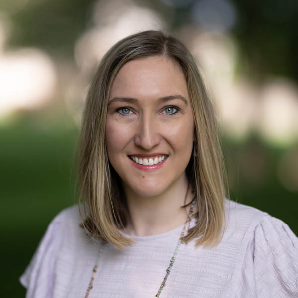 Kimberly Isburg Headshot