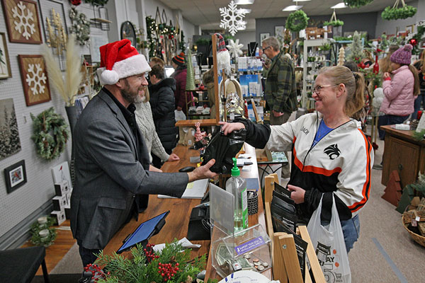 Holiday Shopping in Grinnell, Iowa Holiday Shopping in Grinnell, Iowa