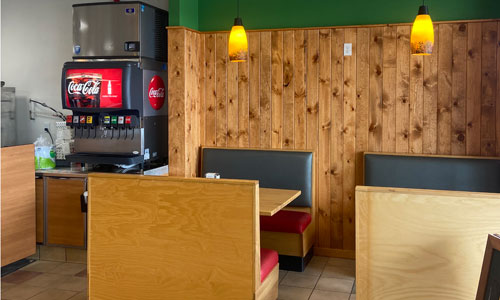 Pepp's Pizzeria restaurant booths