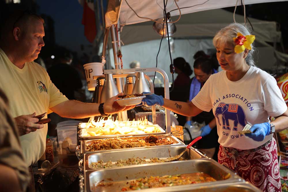 World Food & Music Festival food vendor and customer