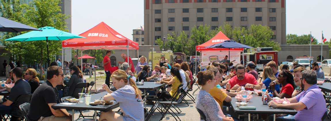 people eating lunch in Downtown Des Moines