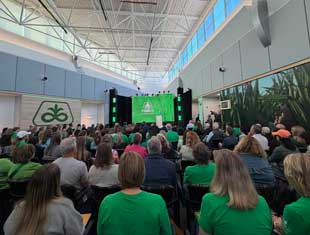 crowd at Pioneer event