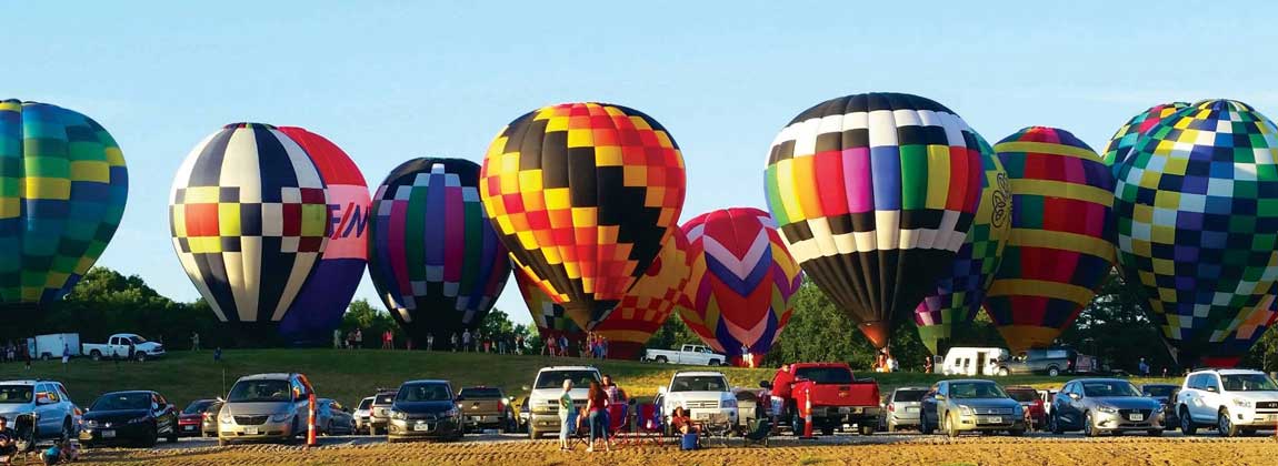 hot air balloons at Lake Red Rock