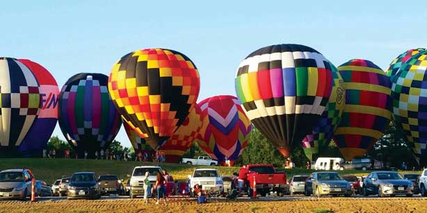 hot air balloons at Lake Red Rock
