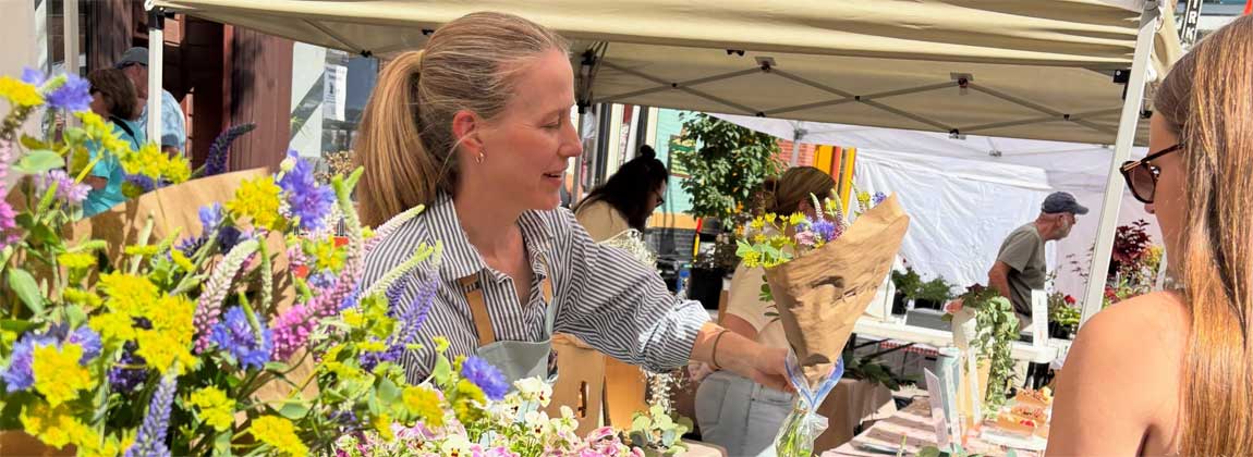 woman buying flowers