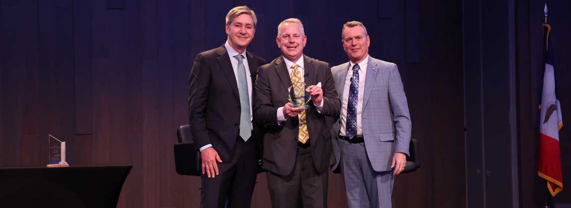 Neil Lahammer receiving his award