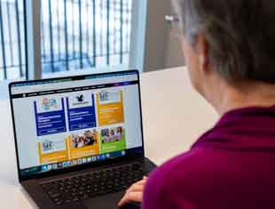 person using the GIVEdsm website