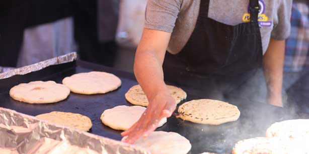 woman making pupusas